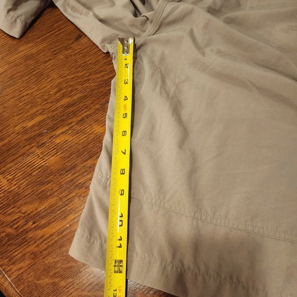 The North Face Shorts Men's Size XXL Nylon Tan Beige Hiking Drawstring Pockets